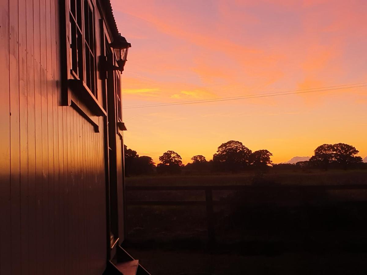 The Old Mill Shepherds Hut Okehampton Bagian luar foto